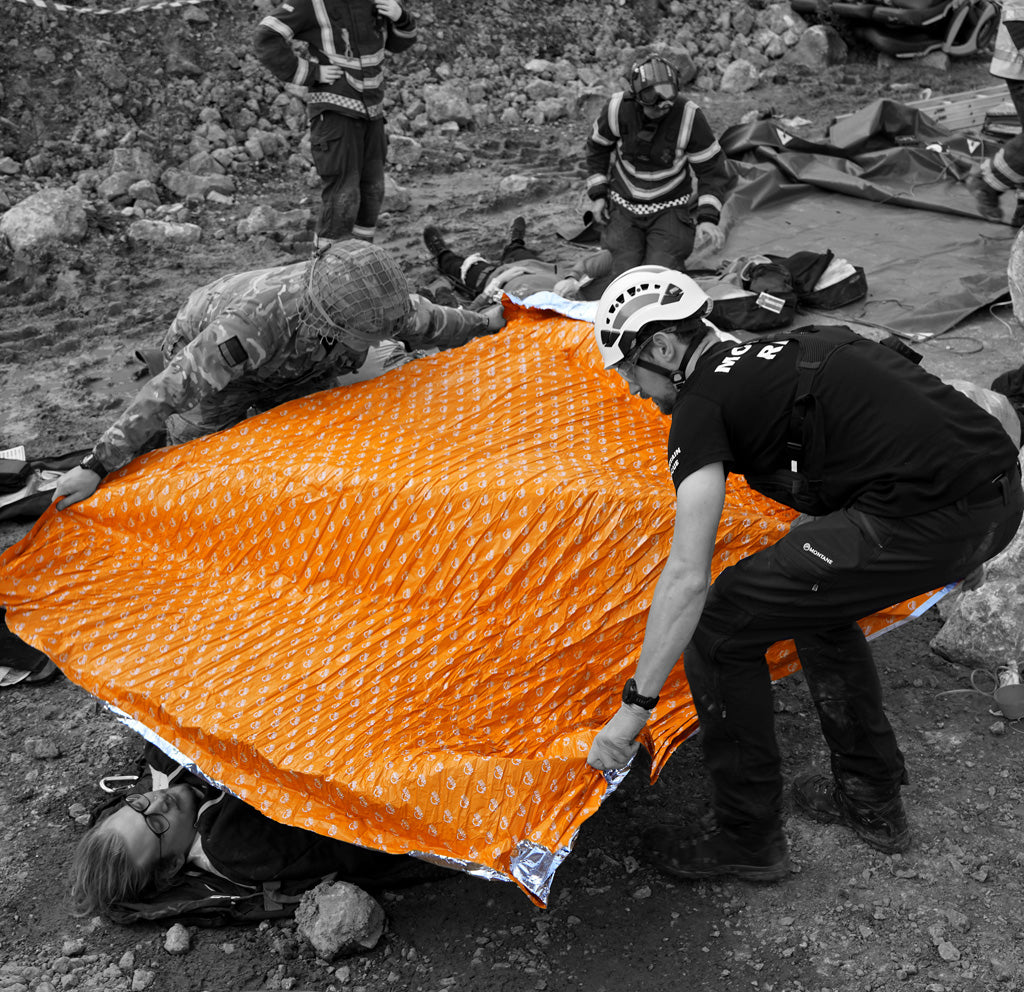 IGLOO PRO 3-LAYER HYPOTHERMIA BLANKET LARGE | Emergency Orange 2.3m x 1.8m 7 TOG